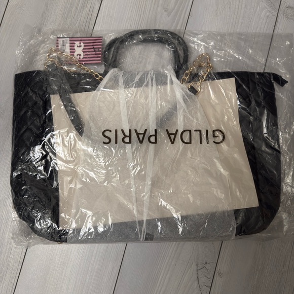 NWT- Gilda Paris Quilted Large weekender tote - Picture 2 of 3